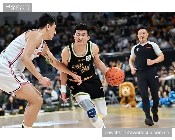 上海队小外援与孙铭徽的控场能力比拼，将决定总决赛系列赛走势。